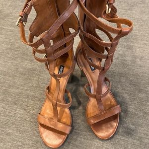 AREZZO GLADIATOR SANDALS SZ 6B